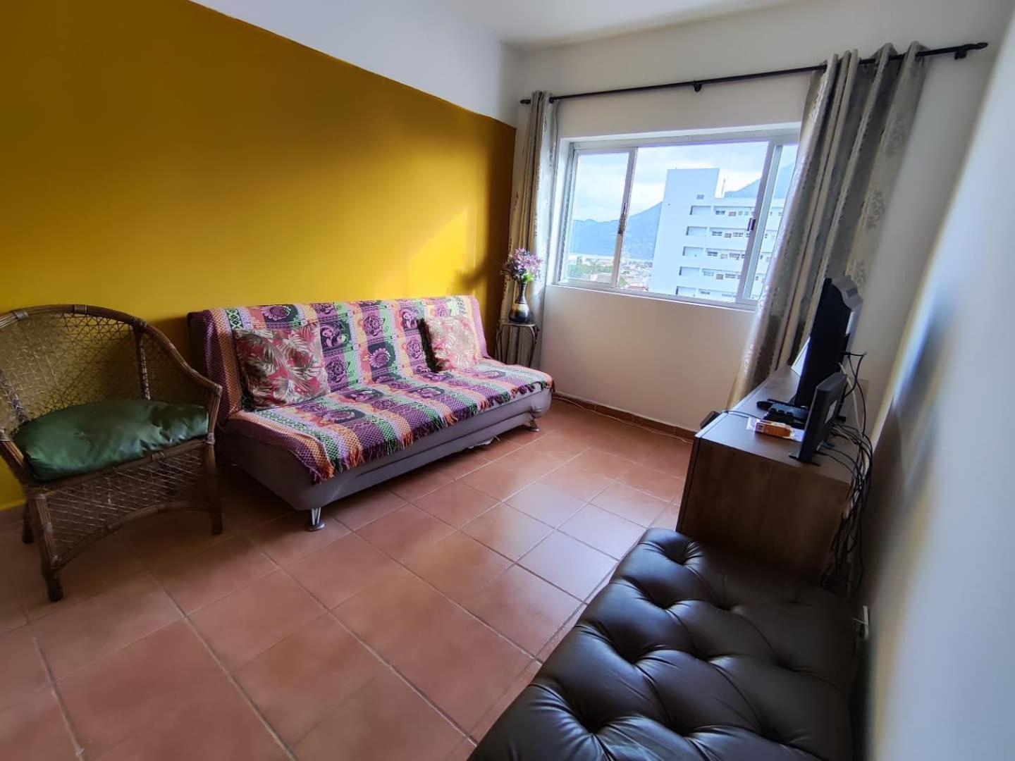 Inteiro Em No Centro, Prox A * Peruibe